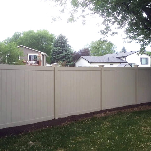 privacy-fence-23 A large full privacy fence keeps out the view of the neighbors.
